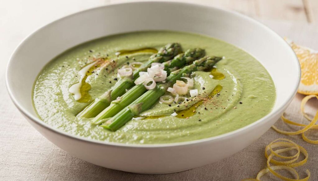 Grüne Spargelsuppe in 15 Minuten: cremig, frühlingshaft und voller Geschmack