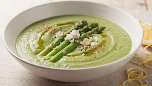 Grüne Spargelsuppe in 15 Minuten: cremig, frühlingshaft und voller Geschmack